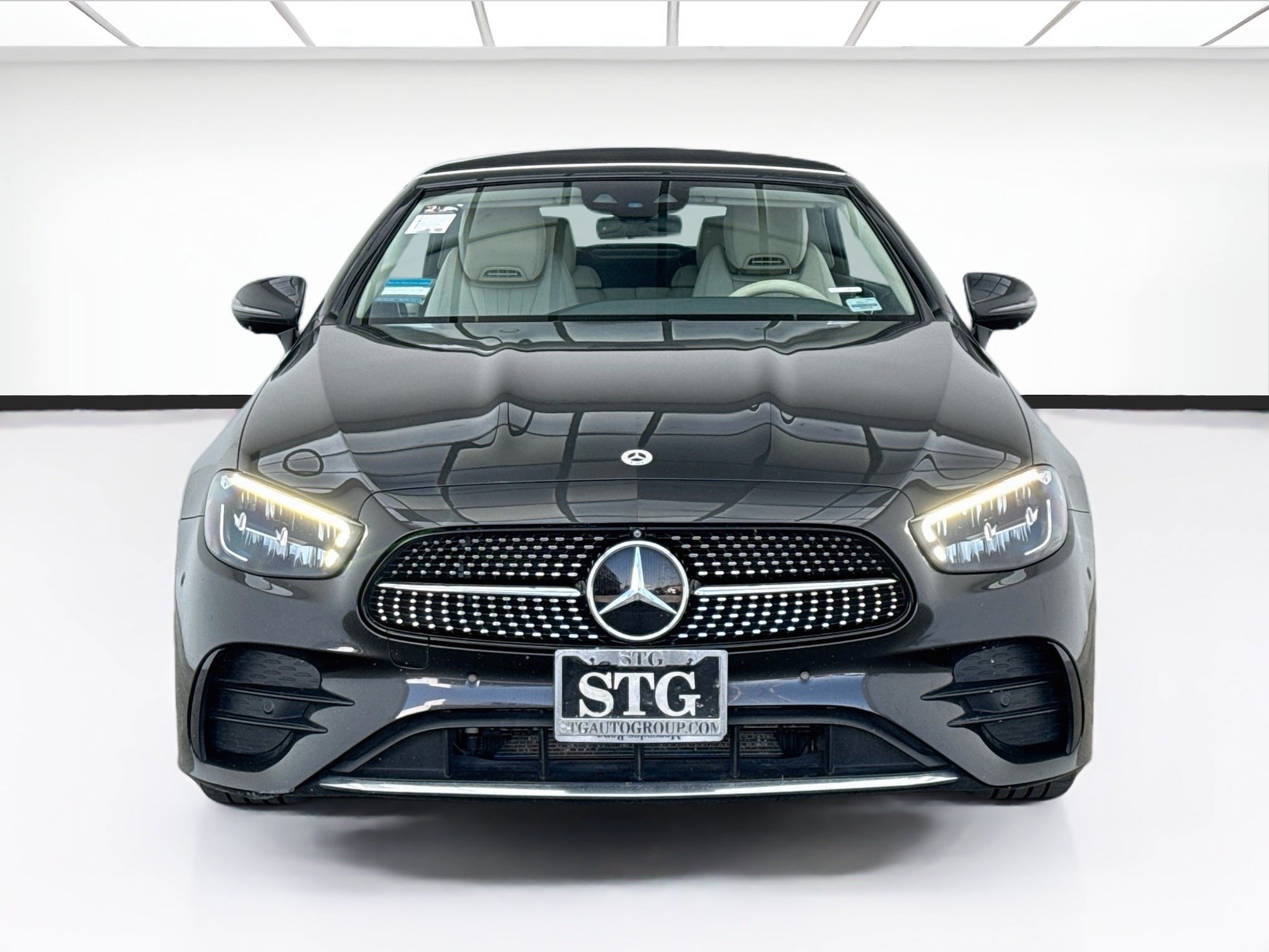 Used 2023 Mercedes-Benz E 450 Cabriolet image 2