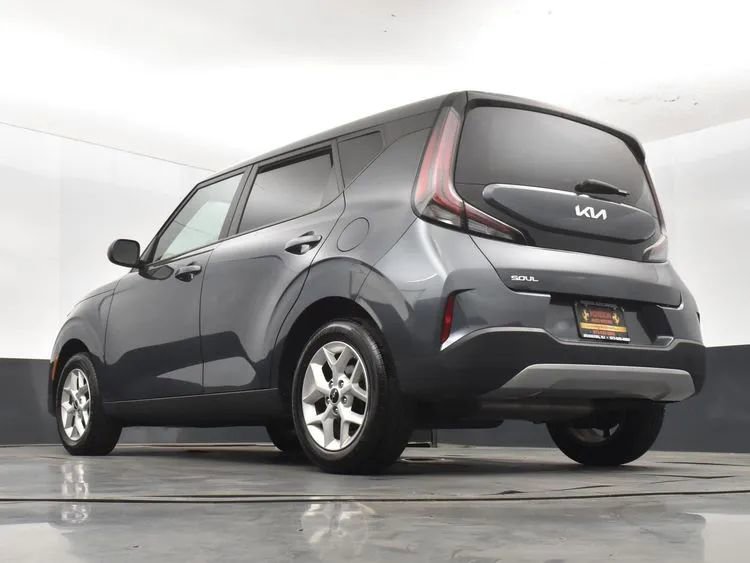 Used 2025 Kia Soul LX w/ LX Technology Package FWD image 12