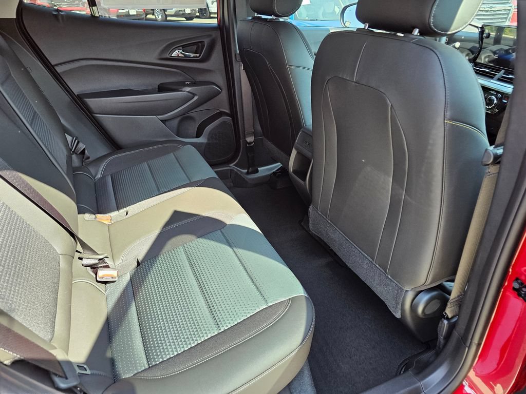 New 2026 Chevrolet Trax LT w/ Sunroof Package FWD image 17