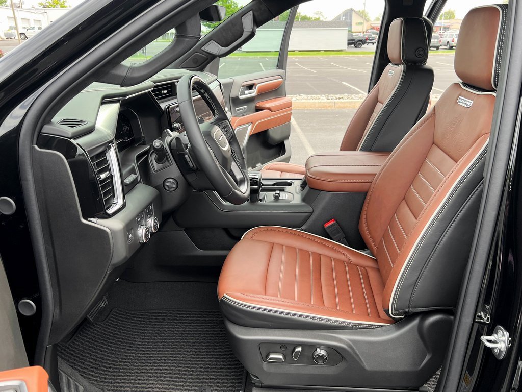 Used 2025 GMC Sierra 1500 Denali Ultimate image 3