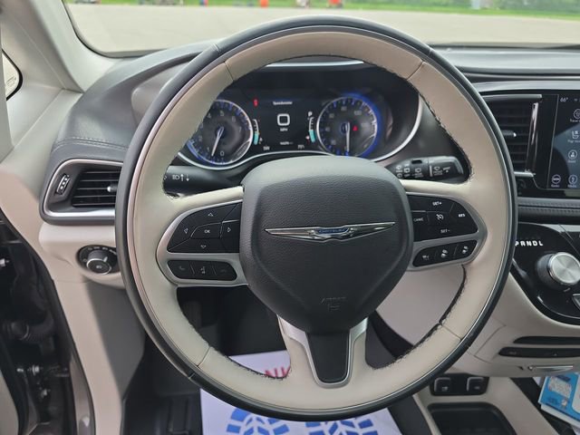 Used 2018 Chrysler Pacifica Limited w/ Tire & Wheel Group image 21