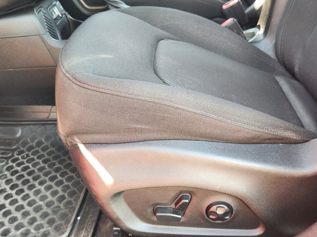 Used 2017 Jeep Renegade Latitude w/ Advanced Technology Group FWD image 24