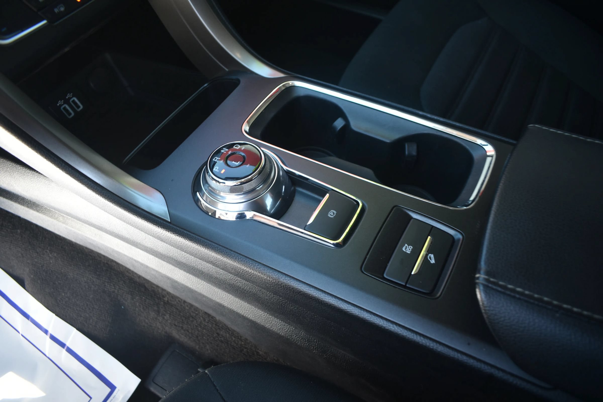 Used 2020 Ford Fusion SE FWD image 14