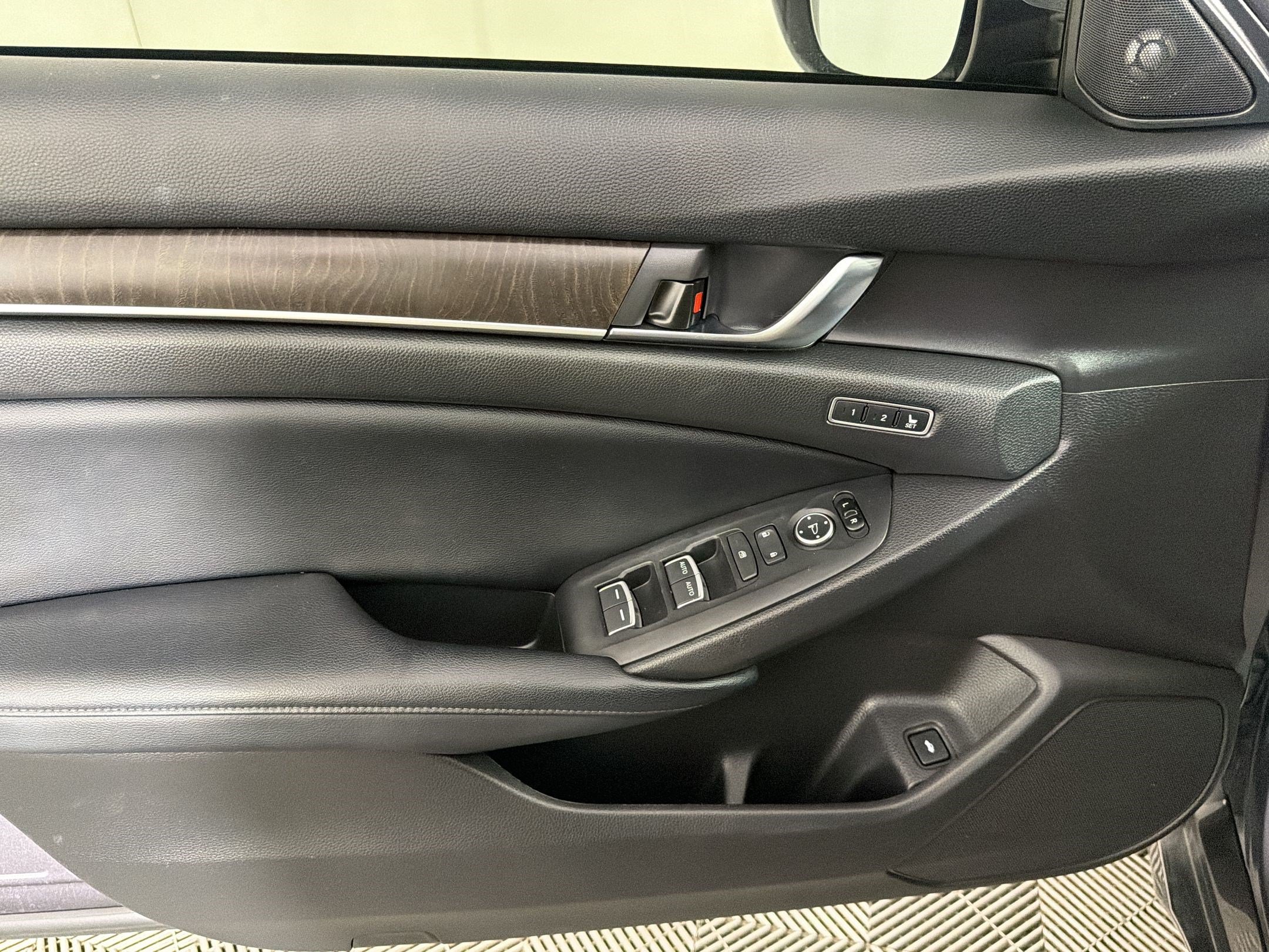 Used 2018 Honda Accord EX-L image 13