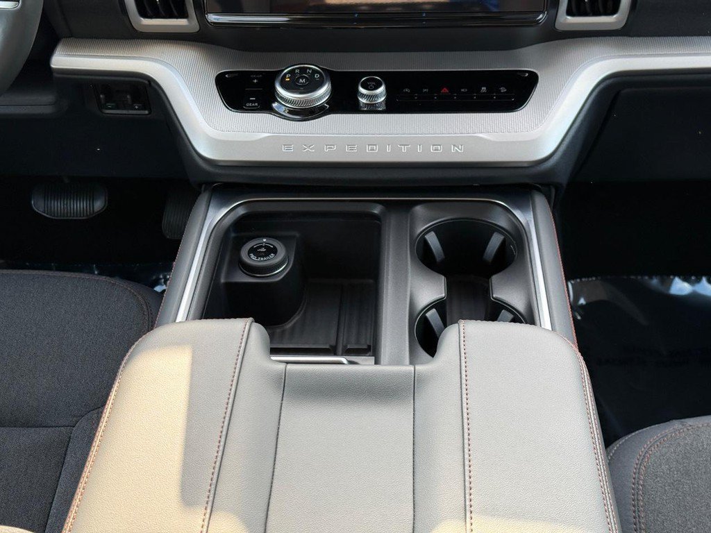 Used 2025 Ford Expedition Max Active AWD/4WD image 21