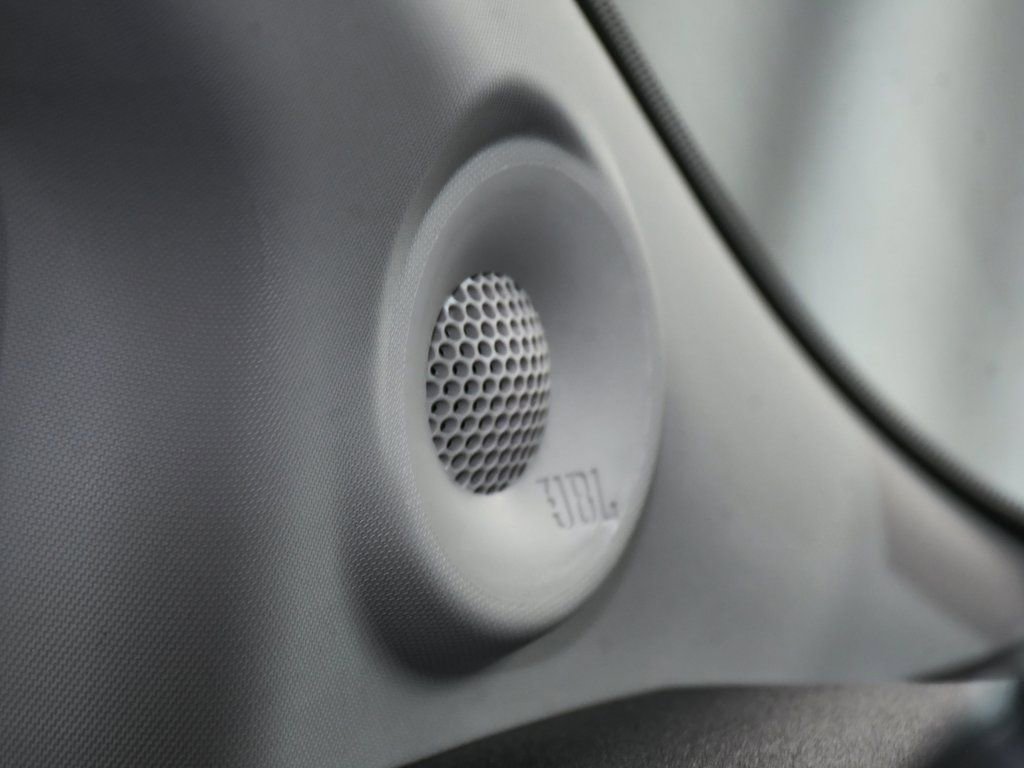 Used 2023 Toyota Sienna Limited image 30