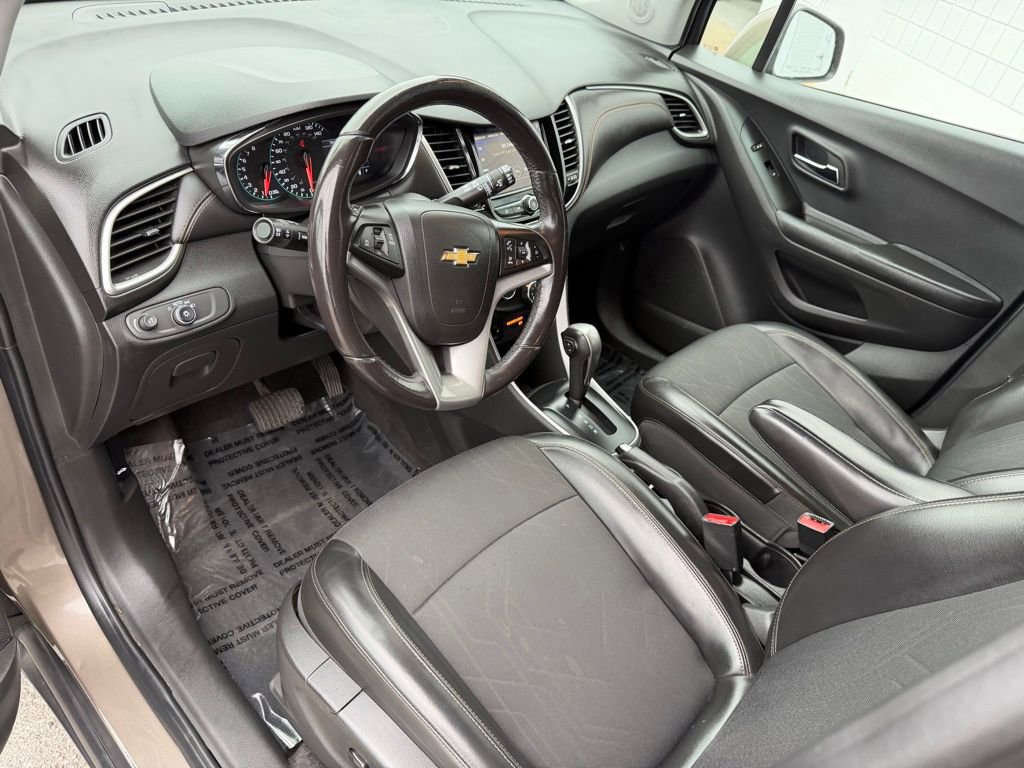 Used 2022 Chevrolet Trax LT w/ Driver Confidence Package image 2