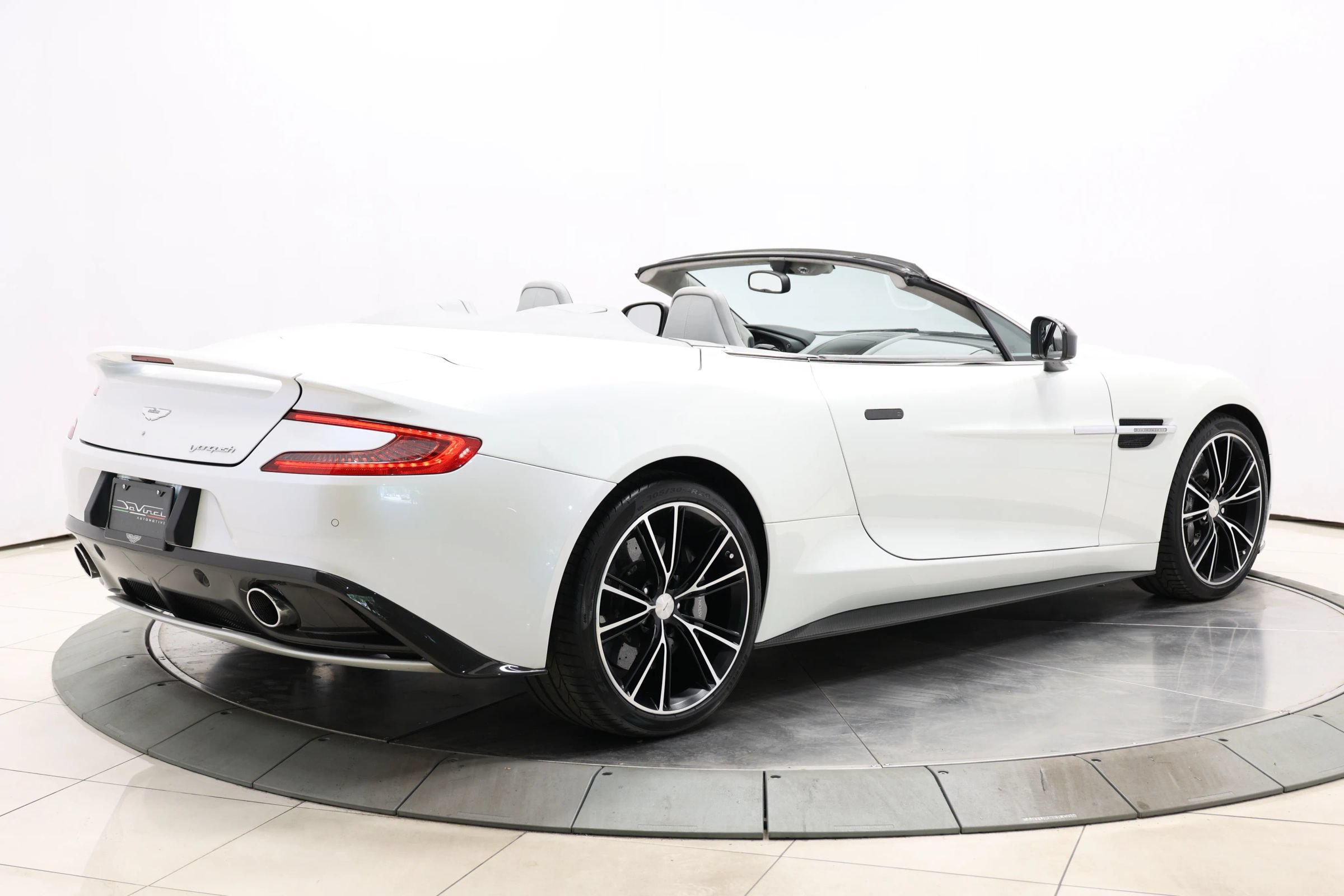 Used 2014 Aston Martin Vanquish Volante RWD image 4