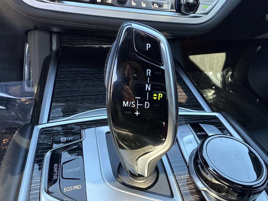 Used 2022 BMW 750i xDrive w/ Executive Package image 37