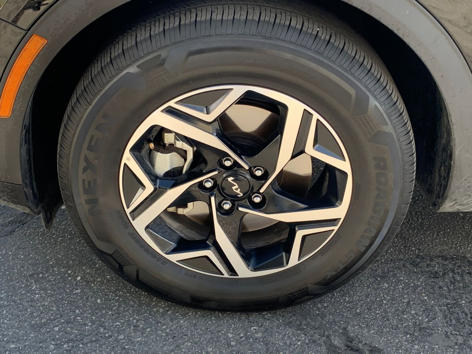 Used 2025 Kia Sportage LX image 29