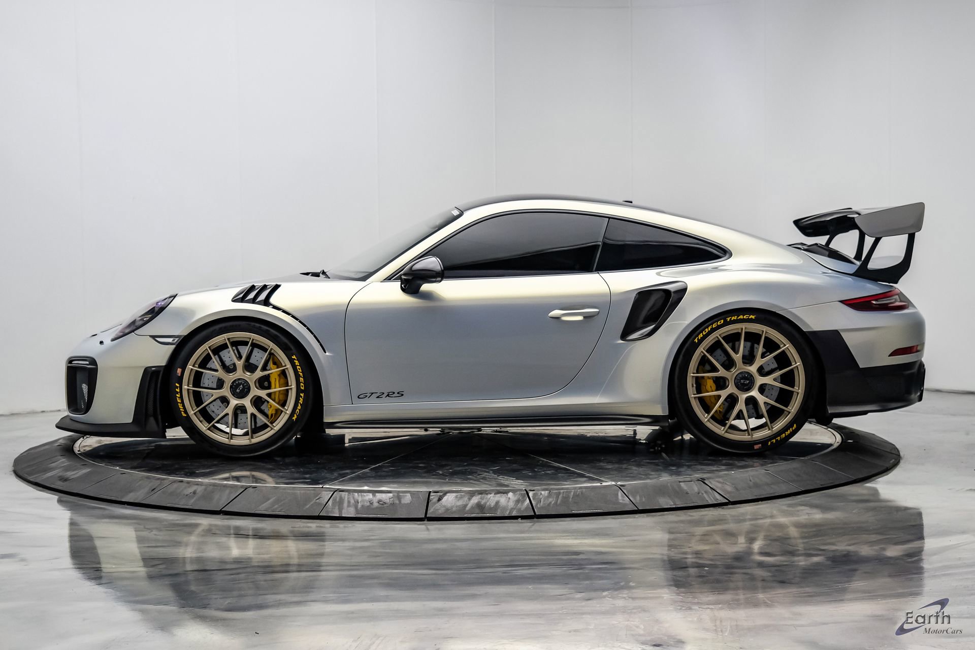 Used 2018 Porsche 911 GT2 RS w/ Weissach Package RWD image 8
