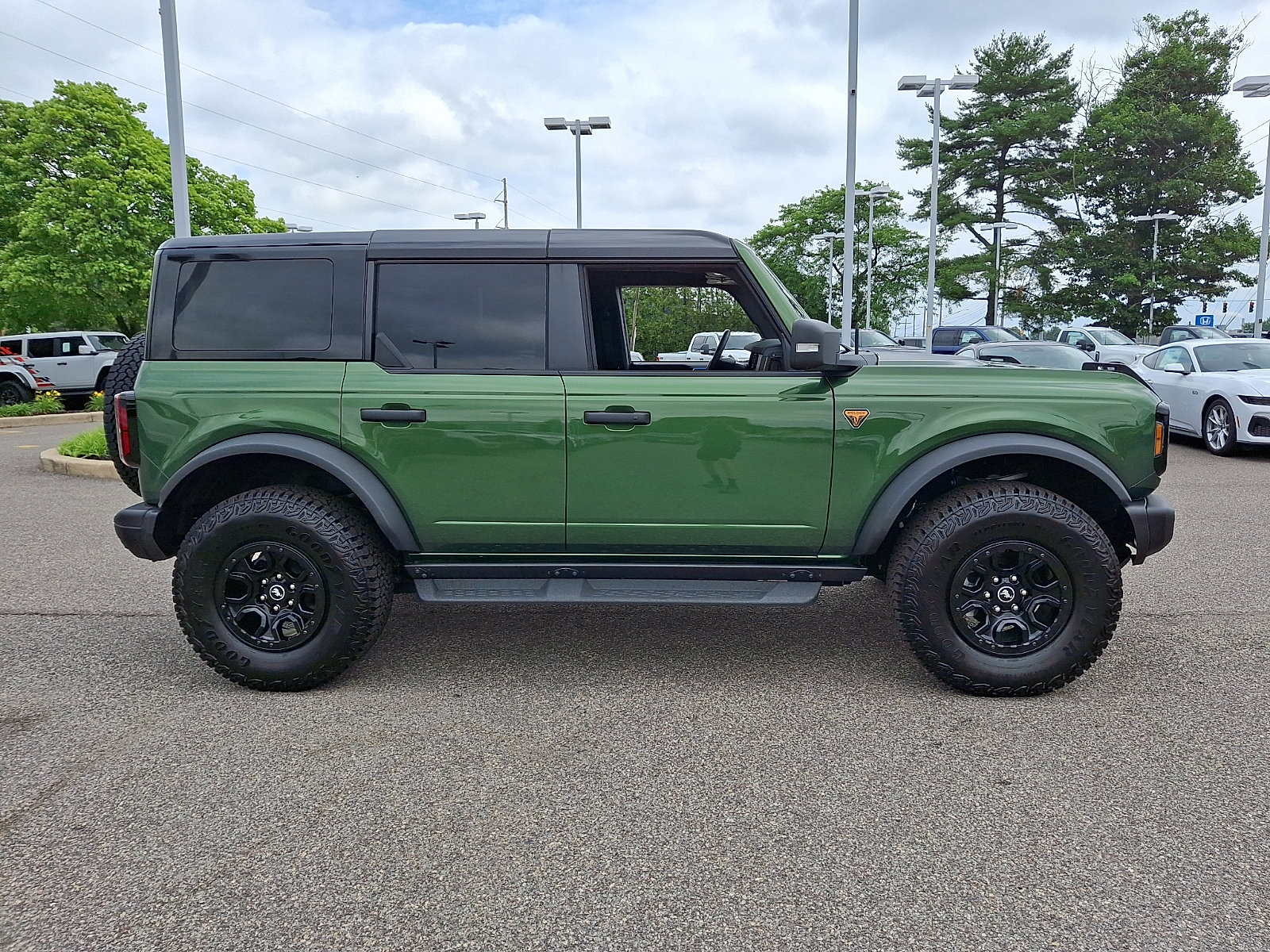 Certified 2025 Ford Bronco Badlands AWD/4WD image 12
