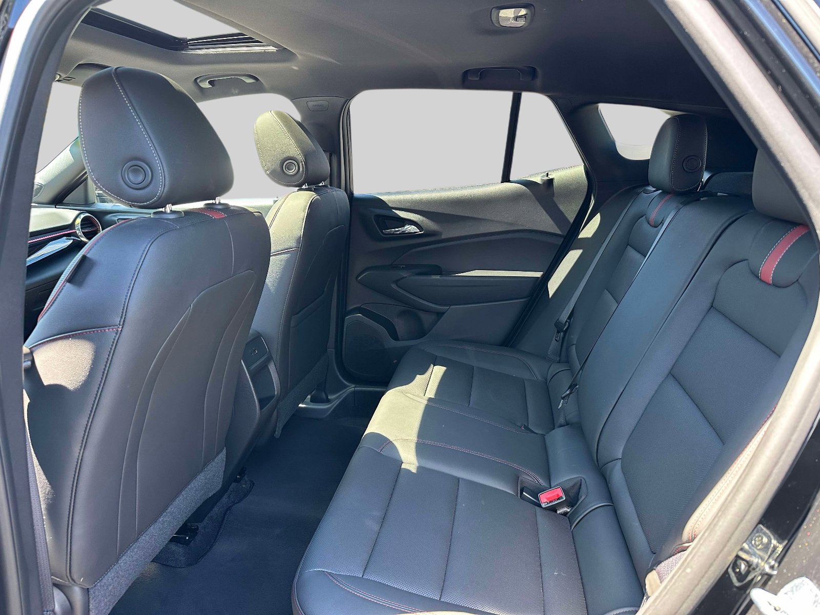 Used 2024 Chevrolet Trax RS w/ Sunroof Package FWD image 10