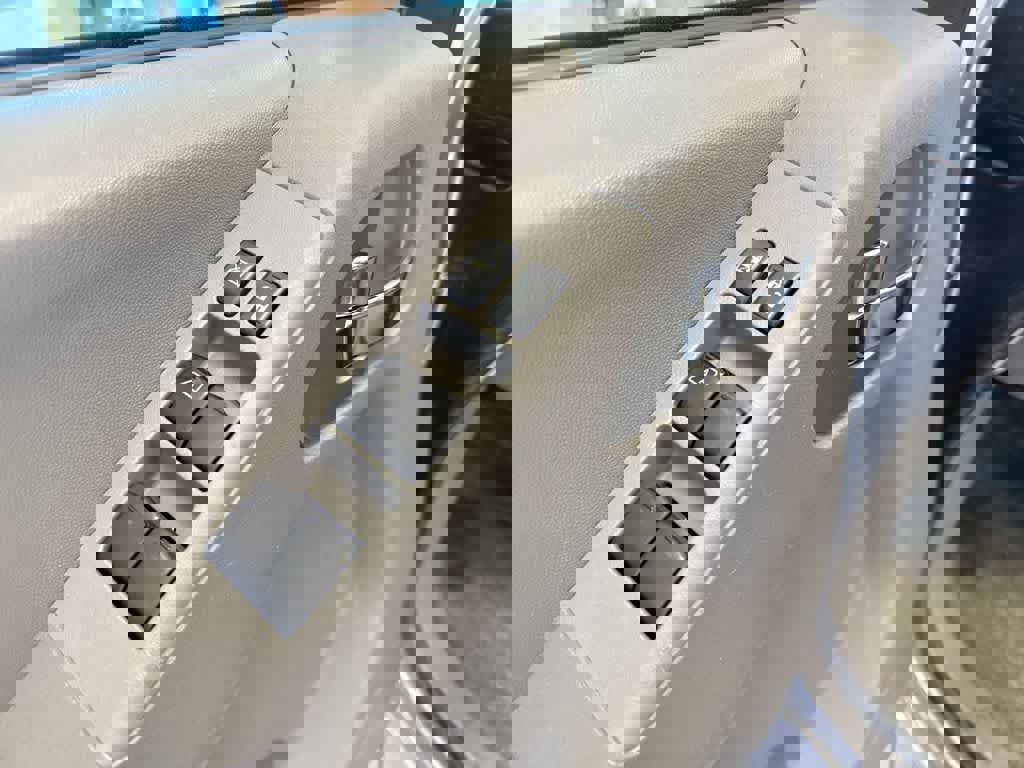 Used 2017 Nissan Frontier SV image 18