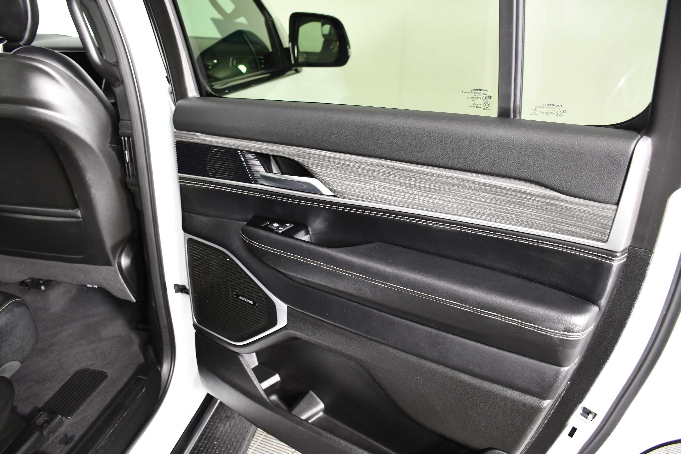 Used 2024 Jeep Wagoneer Series III AWD/4WD image 45