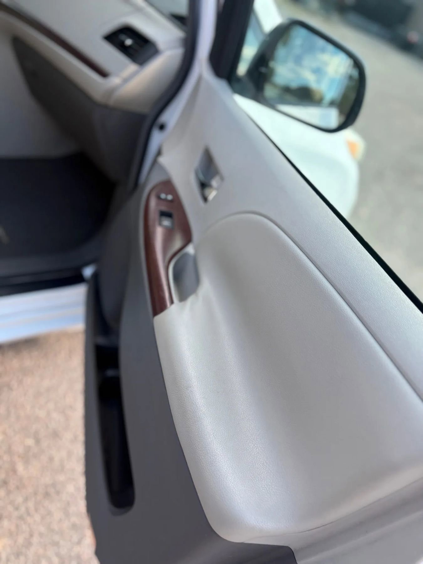 Used 2011 Toyota Sienna XLE w/ Entertainment Pkg image 29