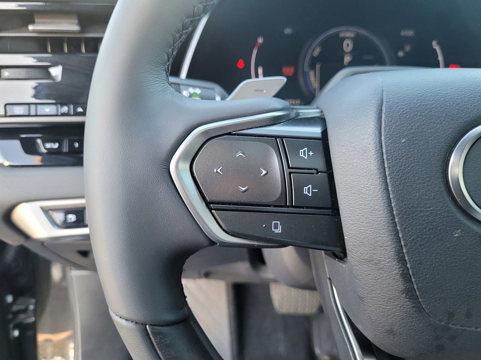 Used 2023 Lexus RX 350 w/ Accessory Package (Z1) image 22