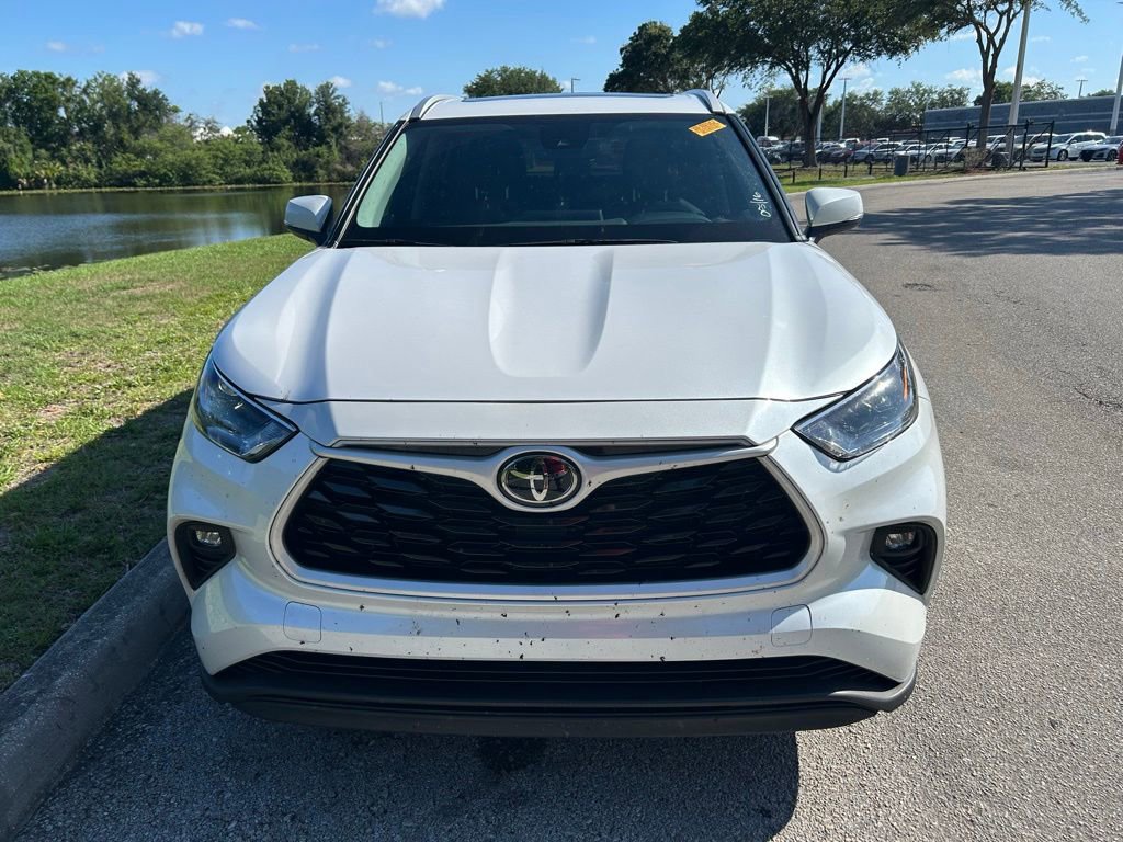 Certified 2025 Toyota Highlander XLE AWD/4WD image 9