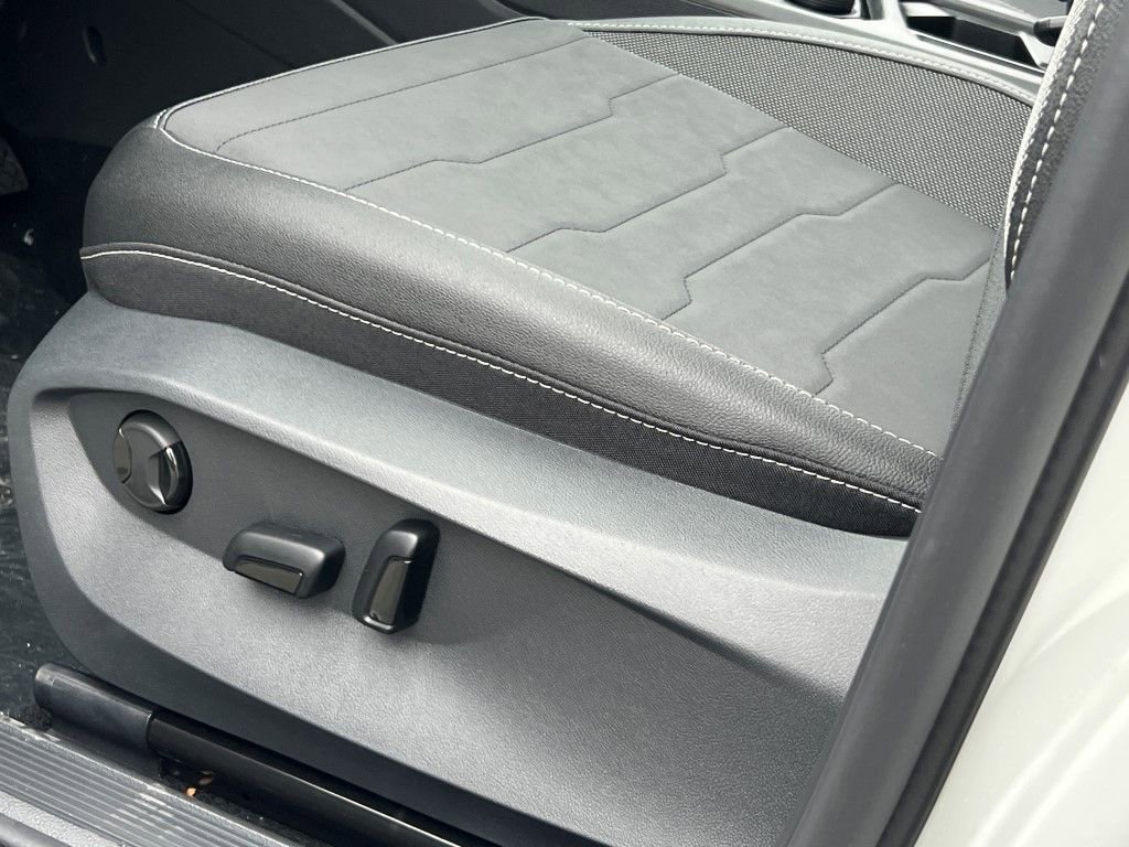 New 2025 Volkswagen Taos SE image 16