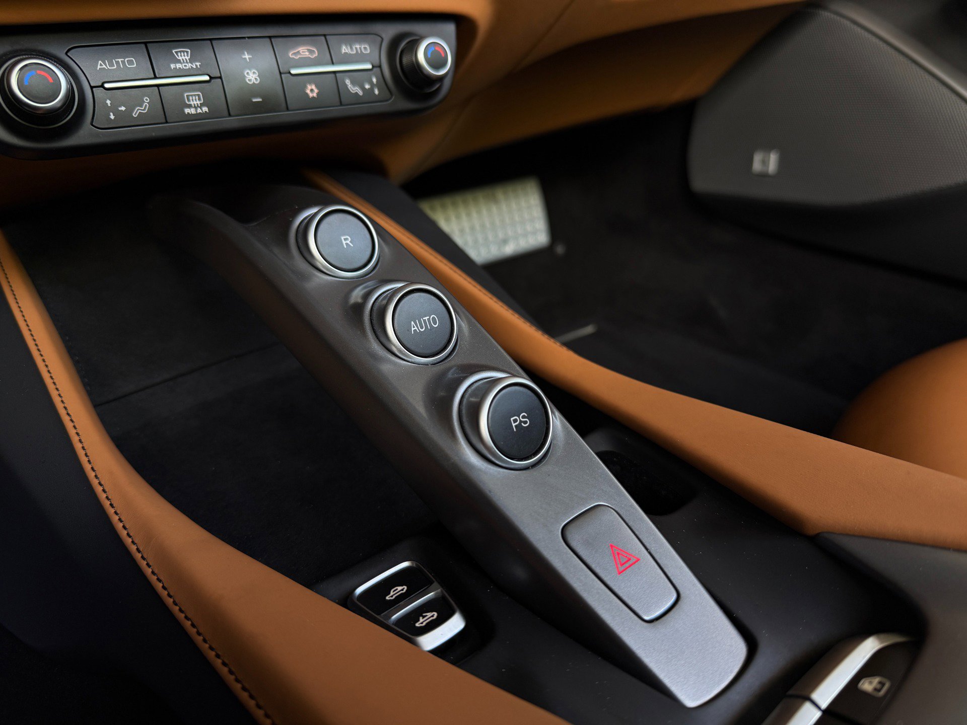 Used 2019 Ferrari Portofino RWD image 42