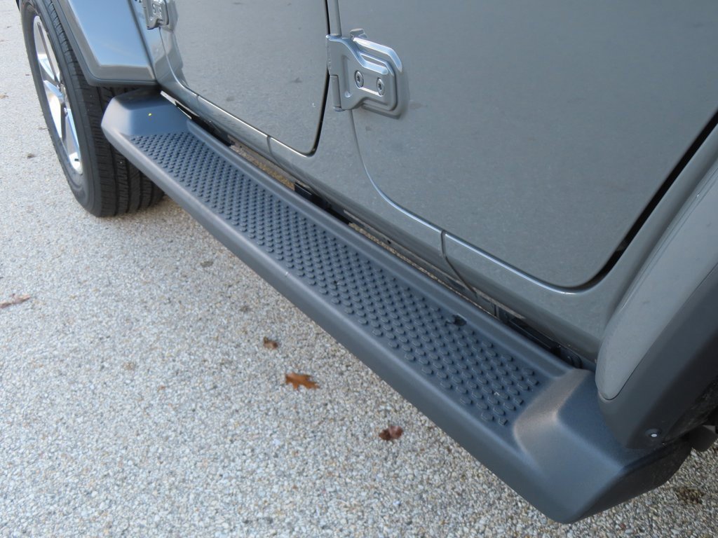 Used 2021 Jeep Wrangler Unlimited Sahara image 9