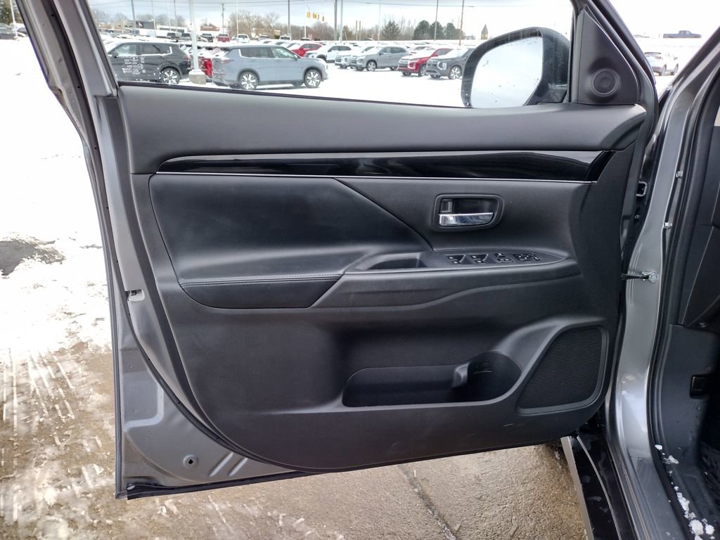 Used 2020 Mitsubishi Outlander SE image 21