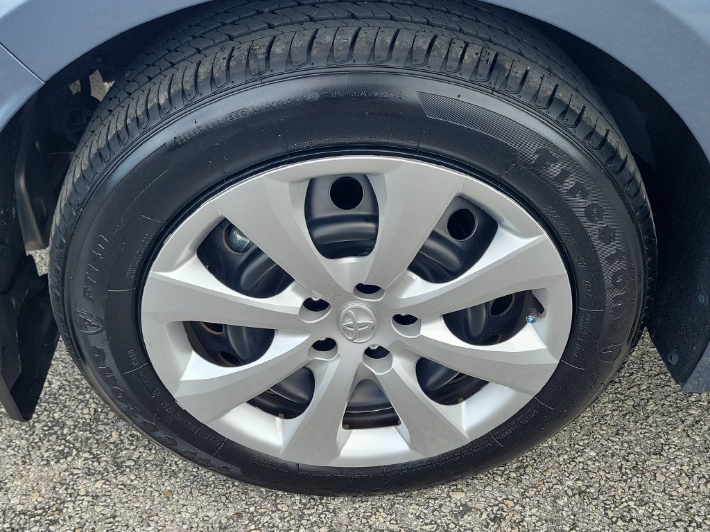 Used 2025 Toyota Corolla LE FWD image 5