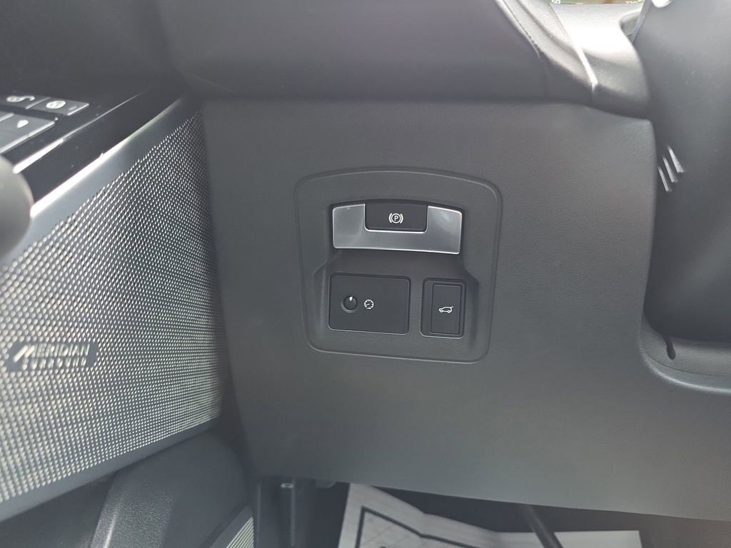 Used 2018 Land Rover Range Rover Velar R-Dynamic HSE AWD/4WD image 16