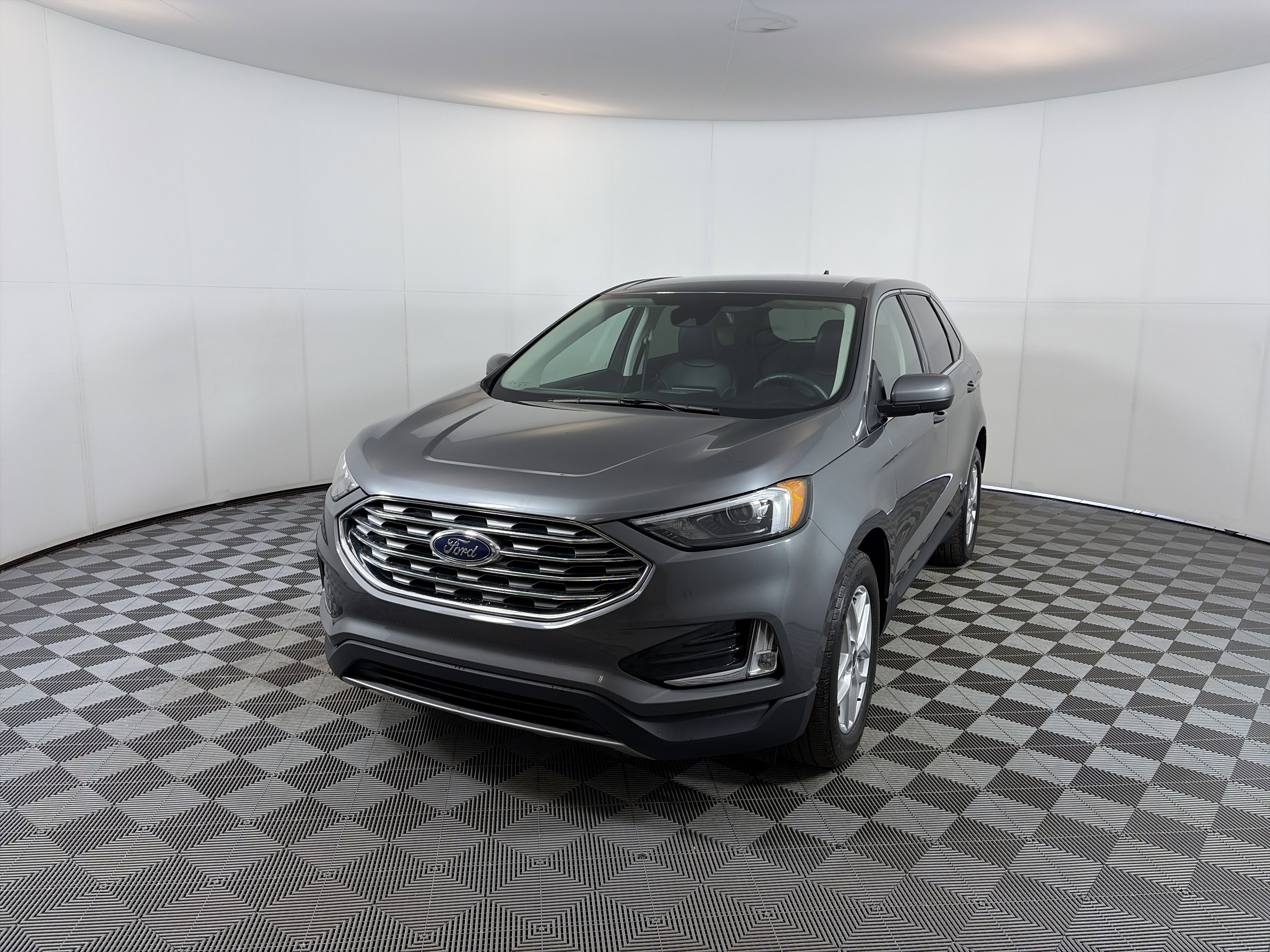 Used 2022 Ford Edge SEL w/ Convenience Package image 2