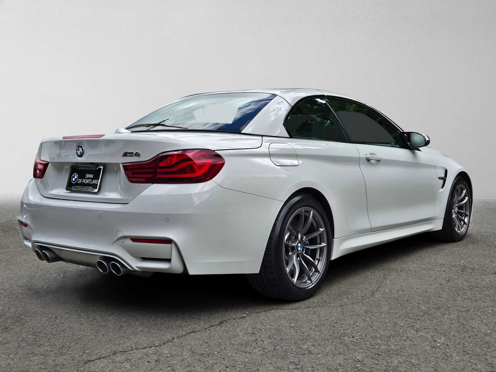 Used 2020 BMW M4 Convertible RWD image 3