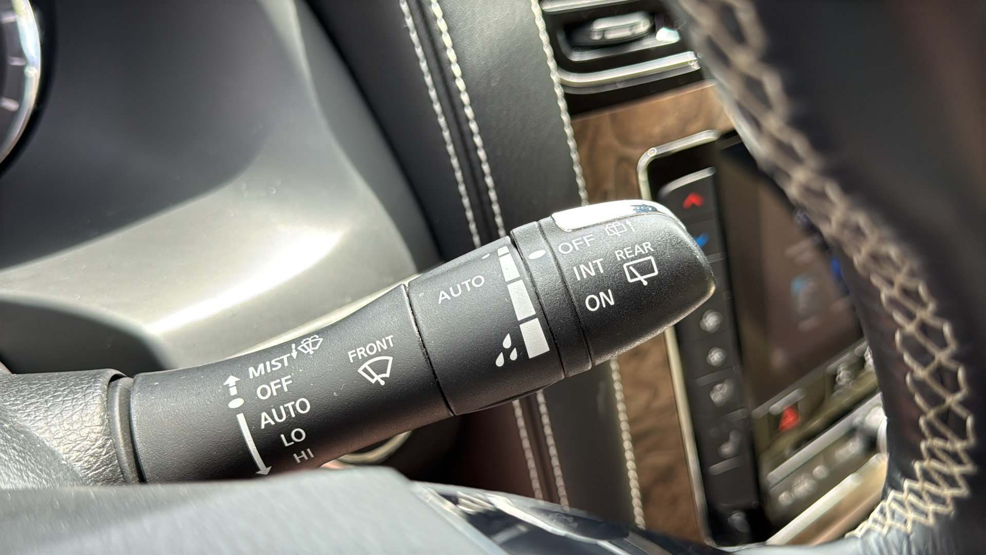 Used 2021 INFINITI QX80 Premium Select w/ All-Season Package AWD/4WD image 18
