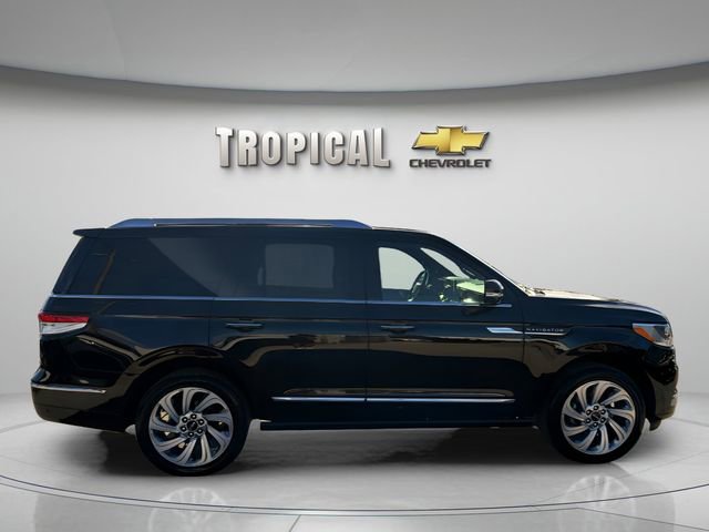 Used 2024 Lincoln Navigator Premiere AWD/4WD image 6