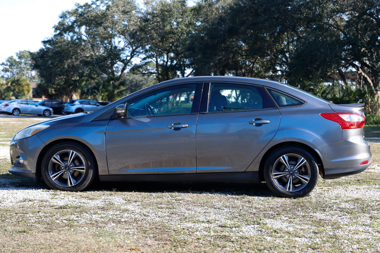 Used 2014 Ford Focus SE w/ SE Sport Package image 3