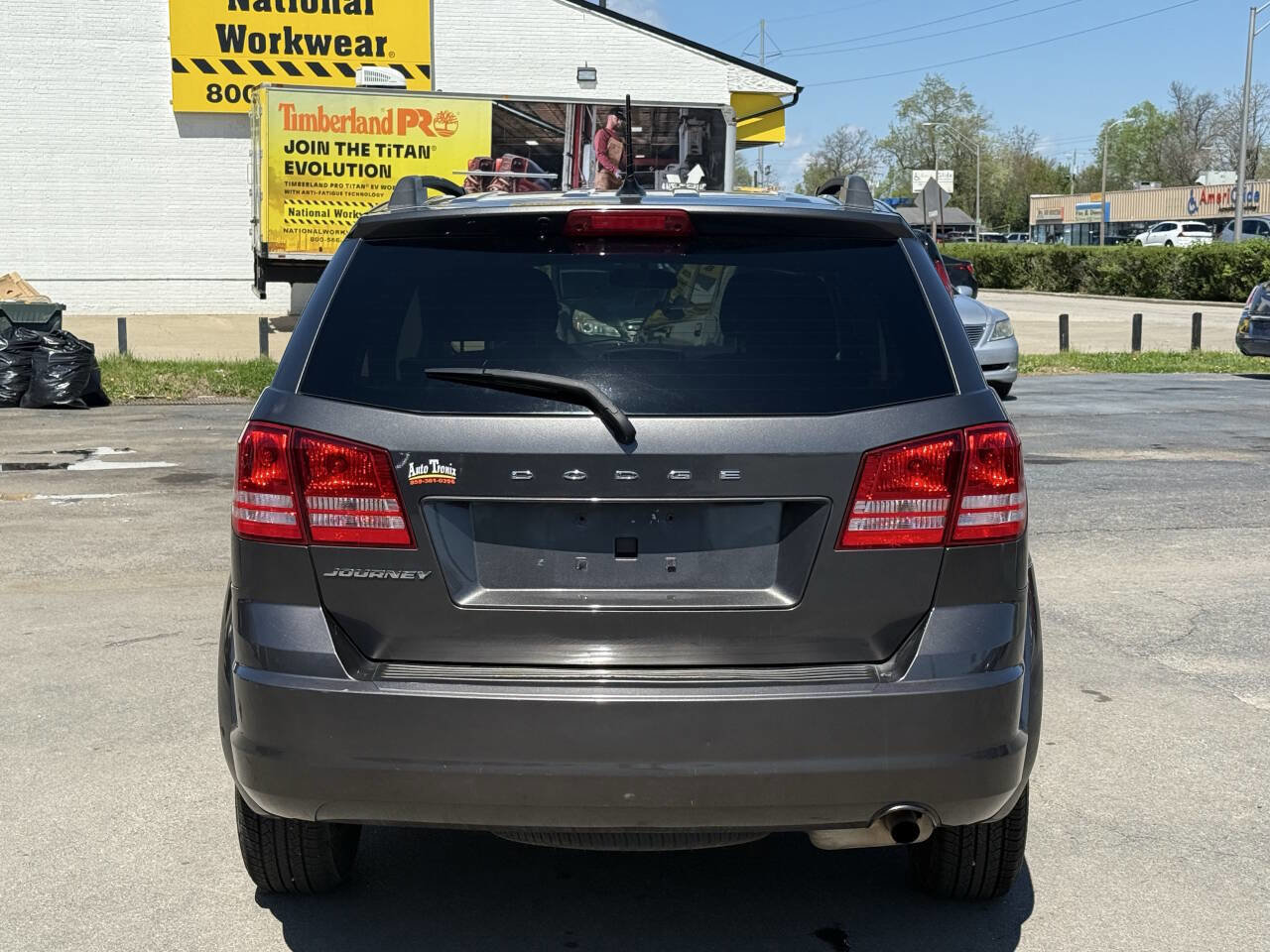 Used 2017 Dodge Journey SE image 4