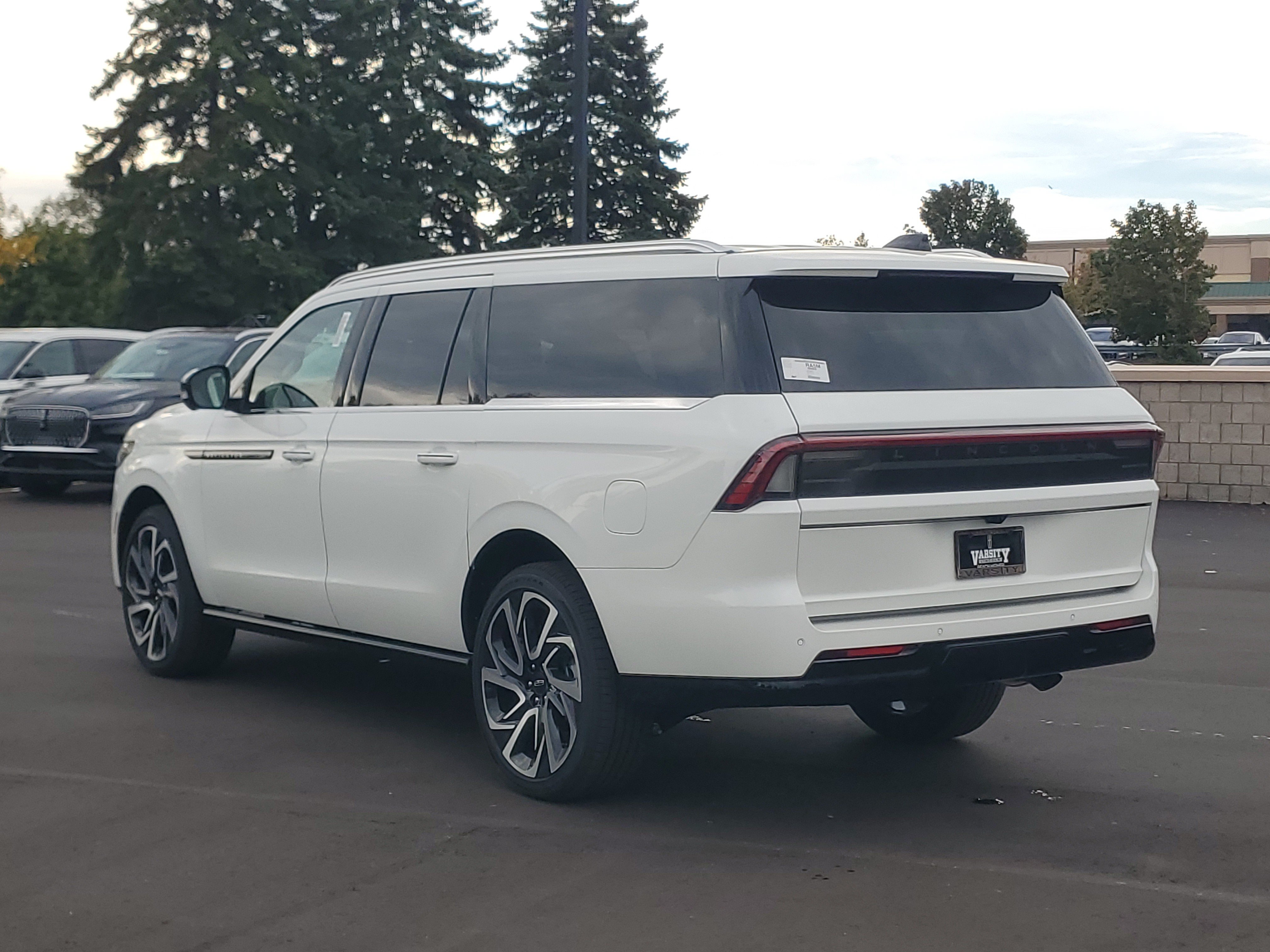 New 2027 Lincoln Navigator L Black Label AWD/4WD image 3