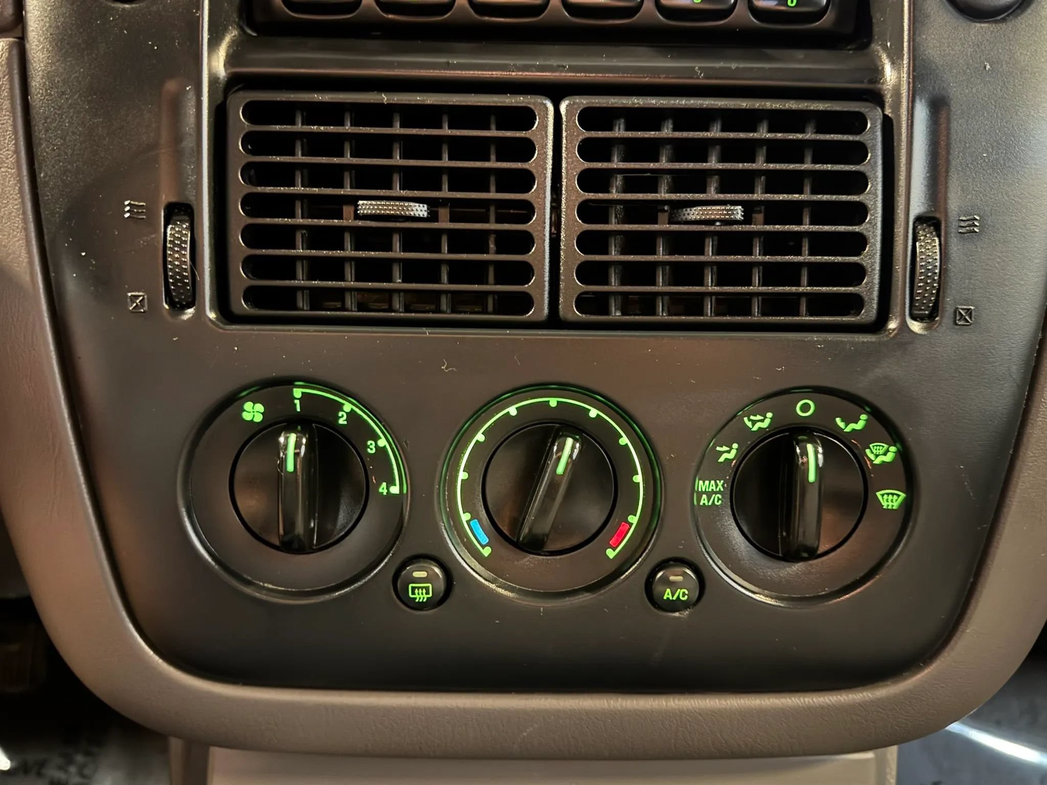 Used 2002 Ford Explorer XLS AWD/4WD image 14