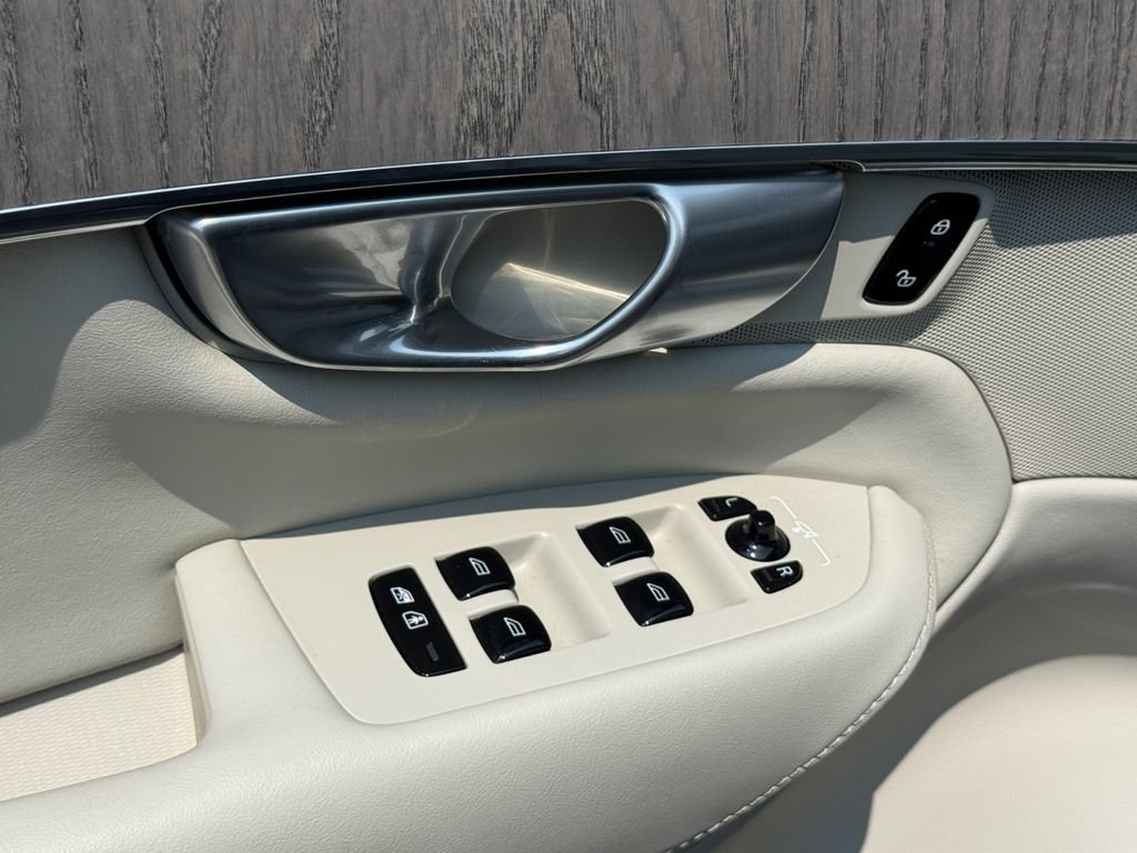 Certified 2024 Volvo XC90 B6 Ultimate AWD/4WD image 17