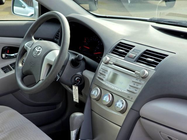 Used 2011 Toyota Camry LE image 17
