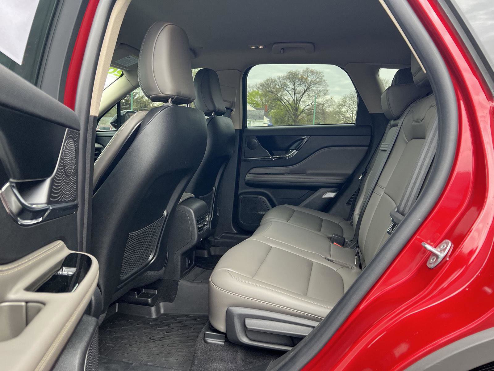 Used 2025 Lincoln Corsair AWD image 40