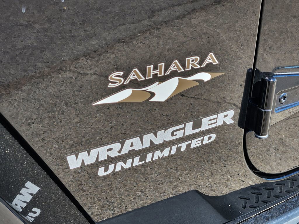Used 2016 Jeep Wrangler Unlimited Sahara w/ Connectivity Group image 12