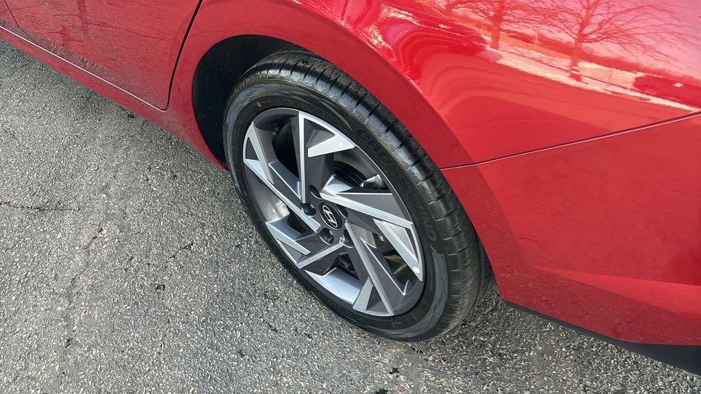 Used 2025 Hyundai Elantra SEL image 9