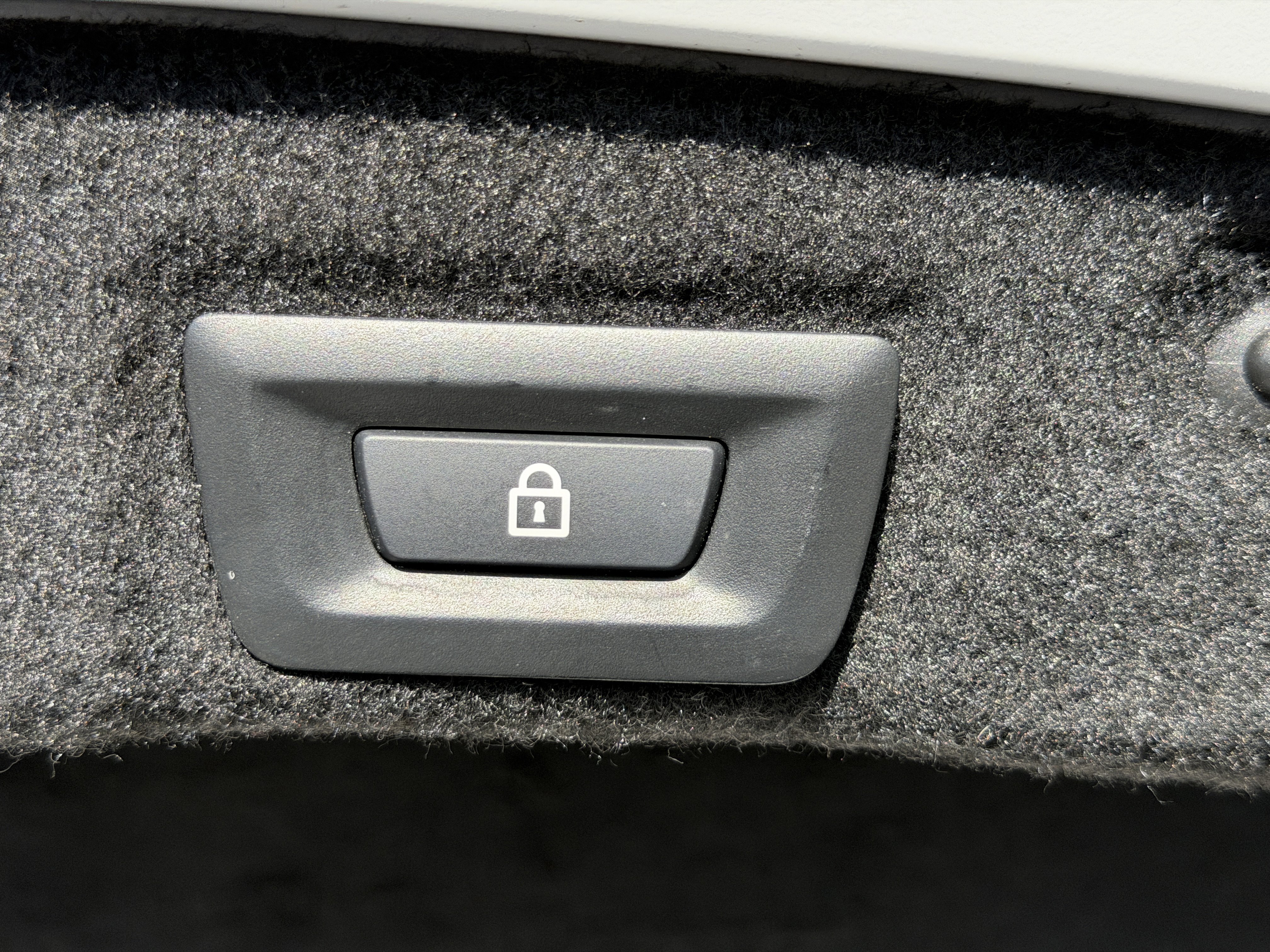 Used 2015 BMW M6 Convertible image 16