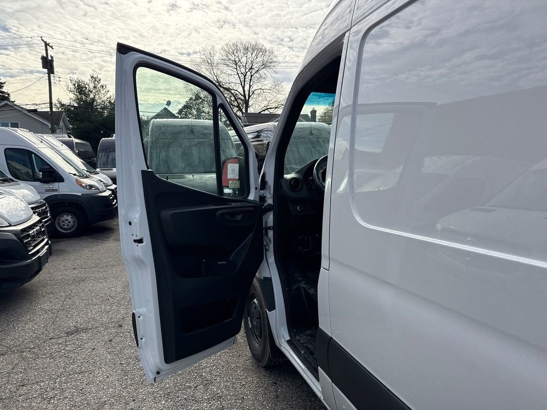 Used 2025 Mercedes-Benz Sprinter 2500 image 12
