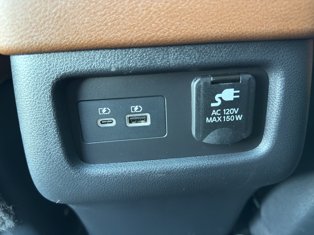 Used 2023 Nissan Pathfinder Platinum w/ Black Appearance Package FWD image 40