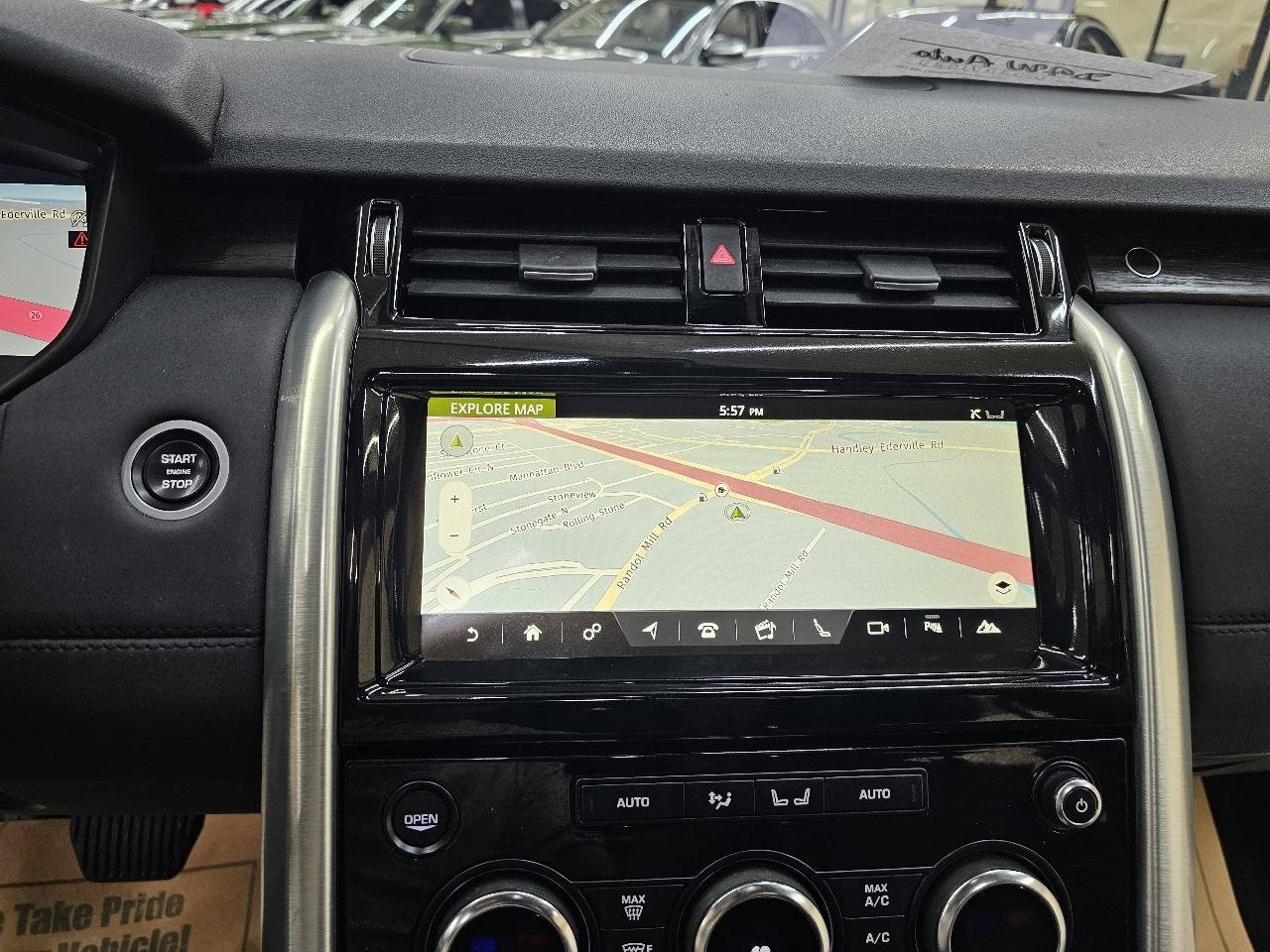 Used 2018 Land Rover Discovery HSE AWD/4WD image 34