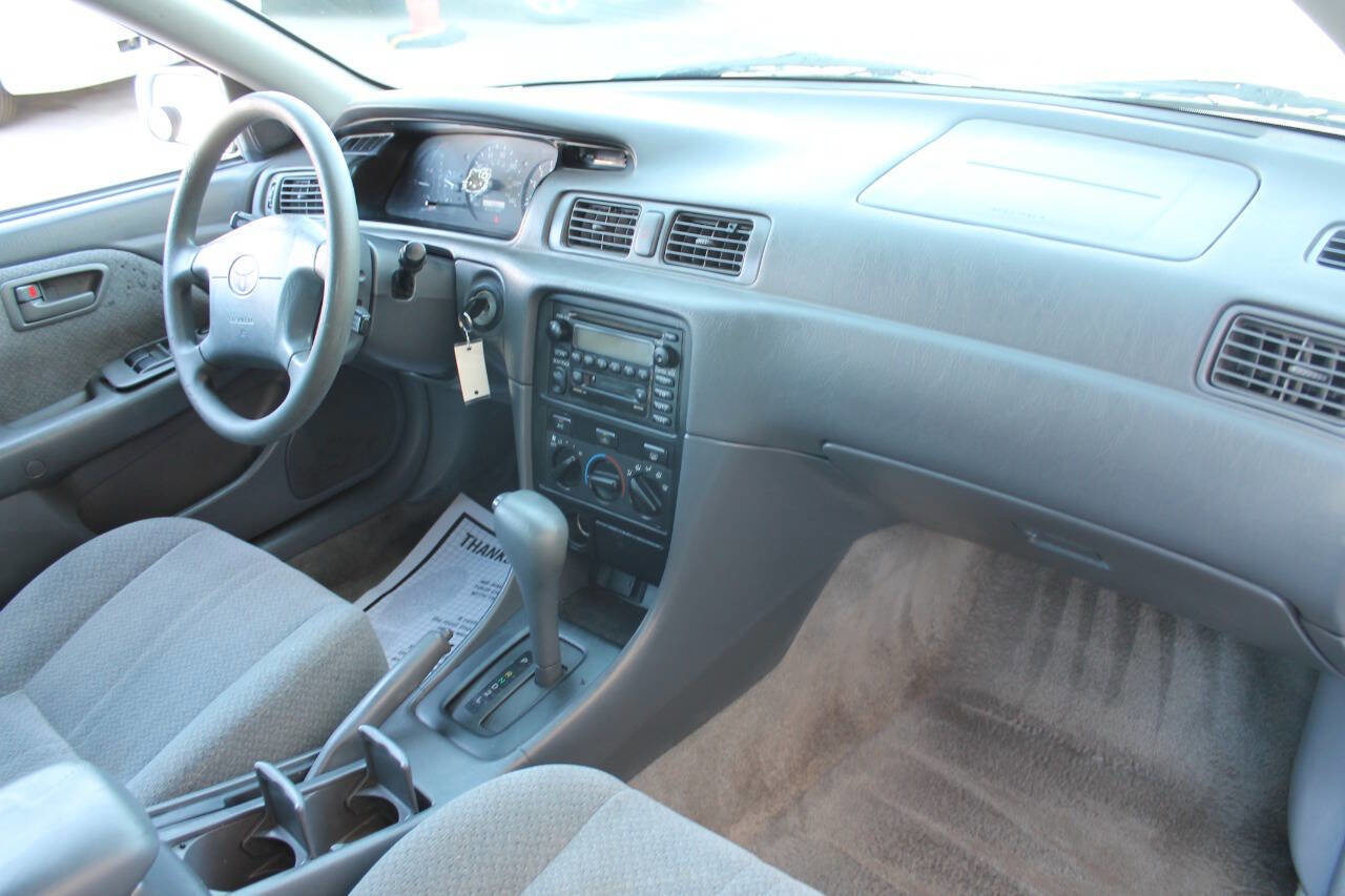 Used 2001 Toyota Camry LE FWD image 29