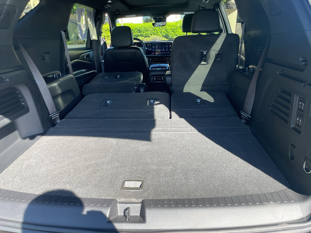 Used 2024 Chevrolet Traverse RS image 50