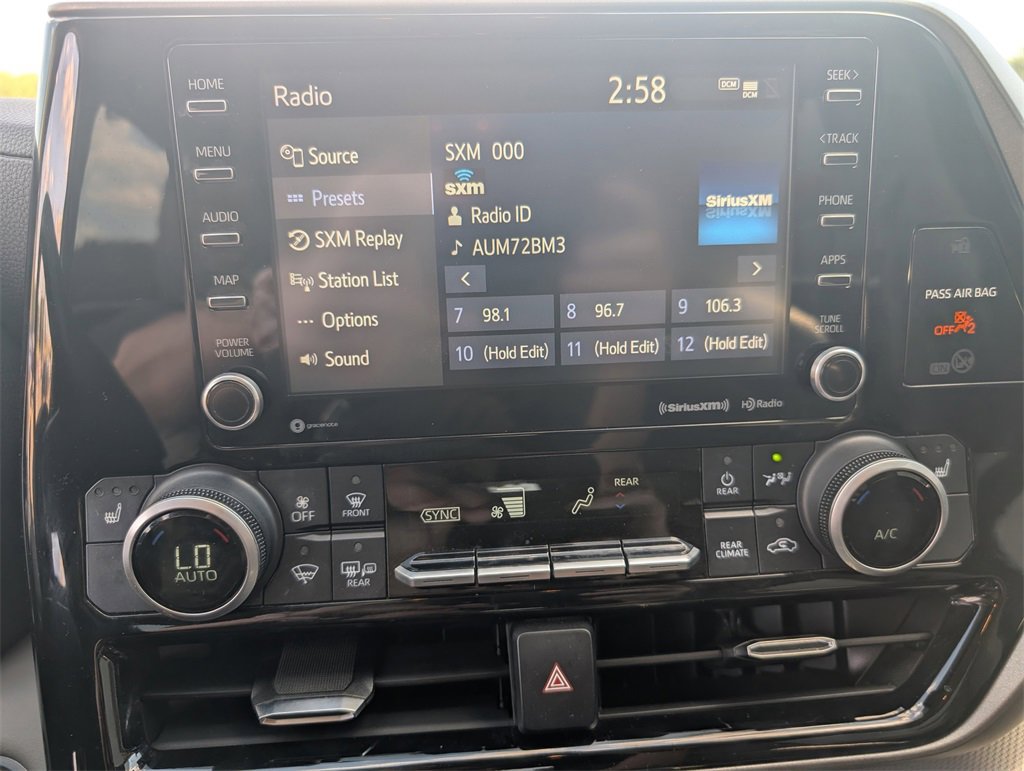 Used 2021 Toyota Highlander XLE image 13