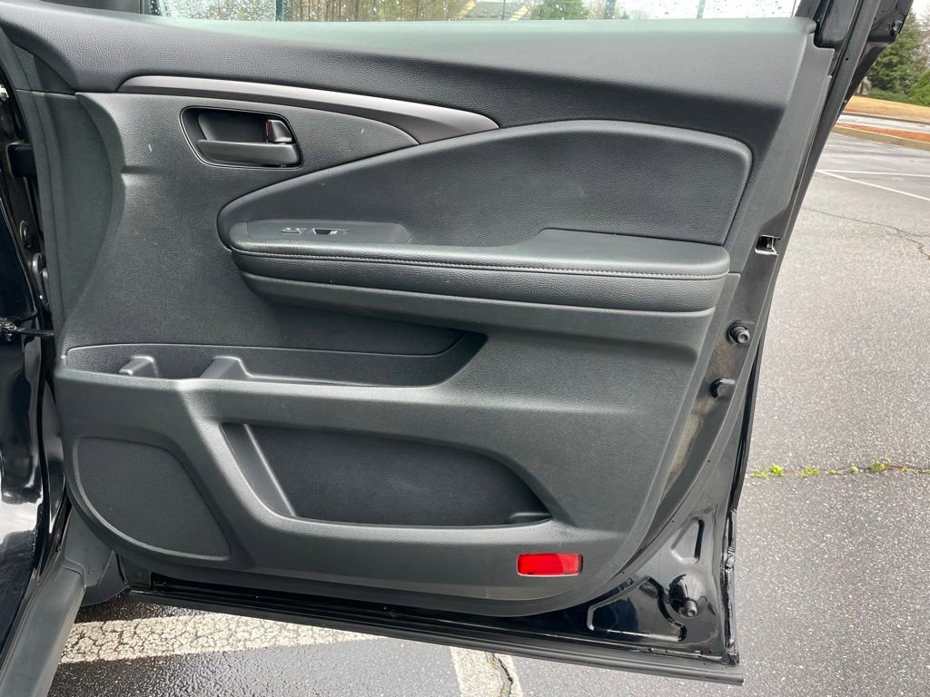 Certified 2025 Honda Passport EX-L image 30