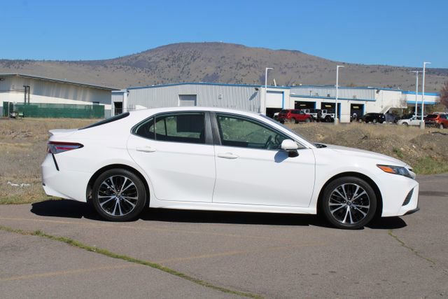 Used 2020 Toyota Camry SE w/ Carpet Mat Package image 7